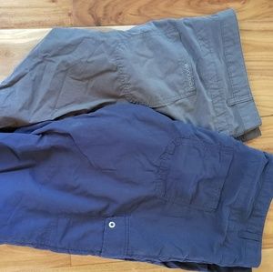 TWO Woolrich Trek Hiking capri pants with ruching